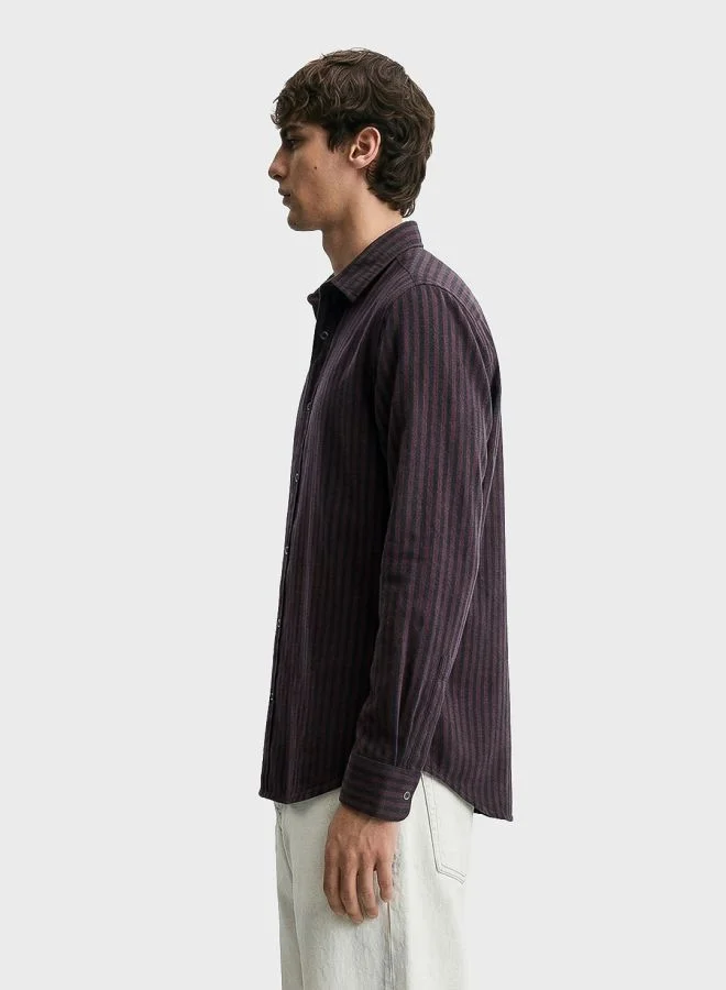ذا انديان كراج كو Men Slim Fit Striped Cutaway Collar Full Sleeves Shirt