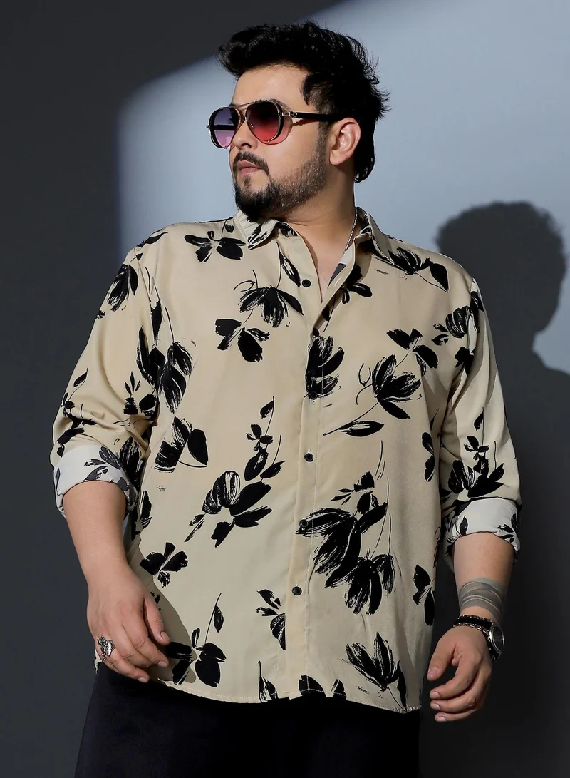 انستافاب بلس قميص رجالي بطبعة زهور إنستافاب بلس بياقة ممتدة وأكمام طويلة بأزرار وحاشية منحنية من قماش منسوج بطبعة زهور للاستخدام اليومي والكاجوال بلون بيج فاتح وأسود ليلي
