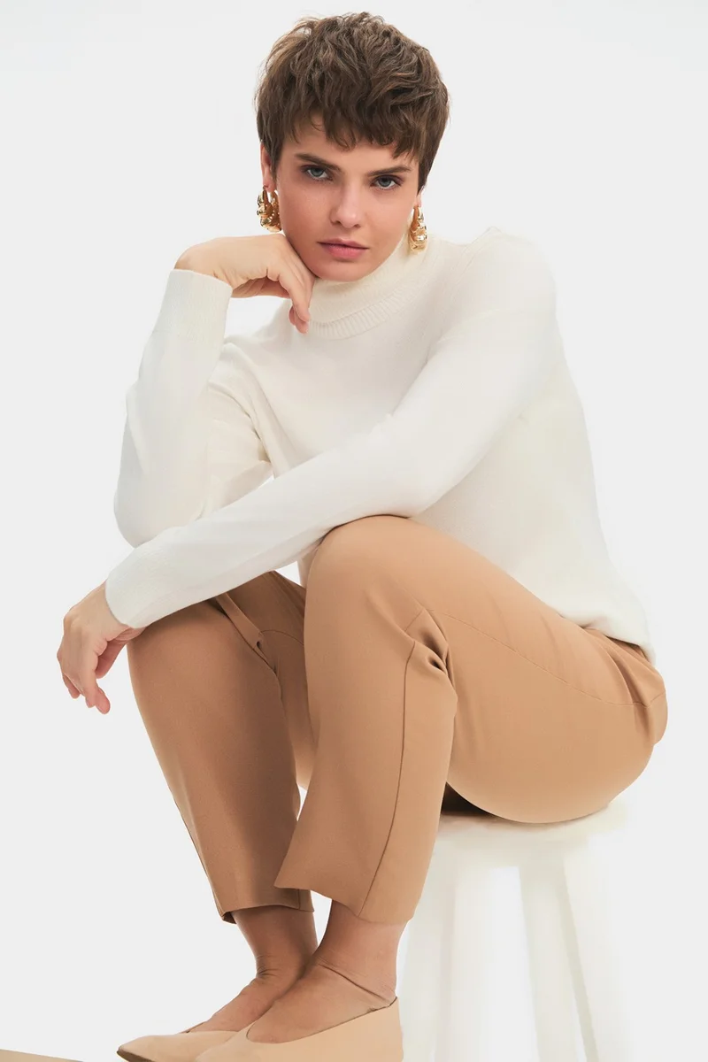جون Women's Exclusive Viscose Blend Regular Fit Turtleneck Knitwear Sweater