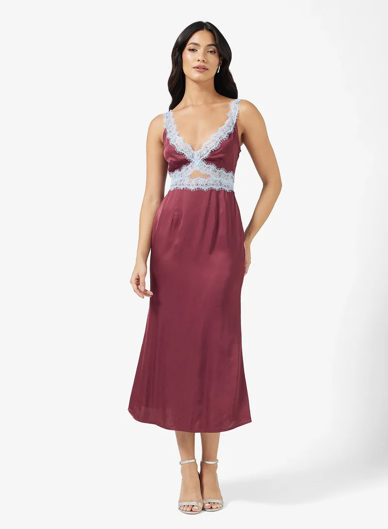 نيفر فولي دريسد Strappy Detailed V Neck Maxi Dress