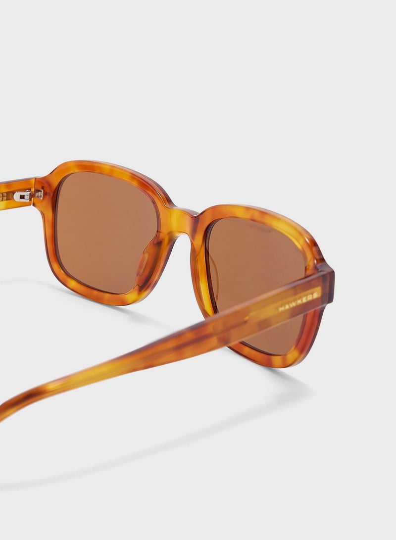 هوكرز نظارة شمسية تويست بإطار خماسي - Image 3