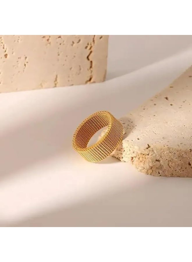 فيروز جوليري خاتم شبكي من ستانلس ستيل المقاوم للصدأ مطلي بالذهب عيار 18 قيراطًا، مناسب للرجال والنساء والأولاد والبنات. تصميم شبكي عصري بسيط ومرن. من فيروز جوليري . - Image 3