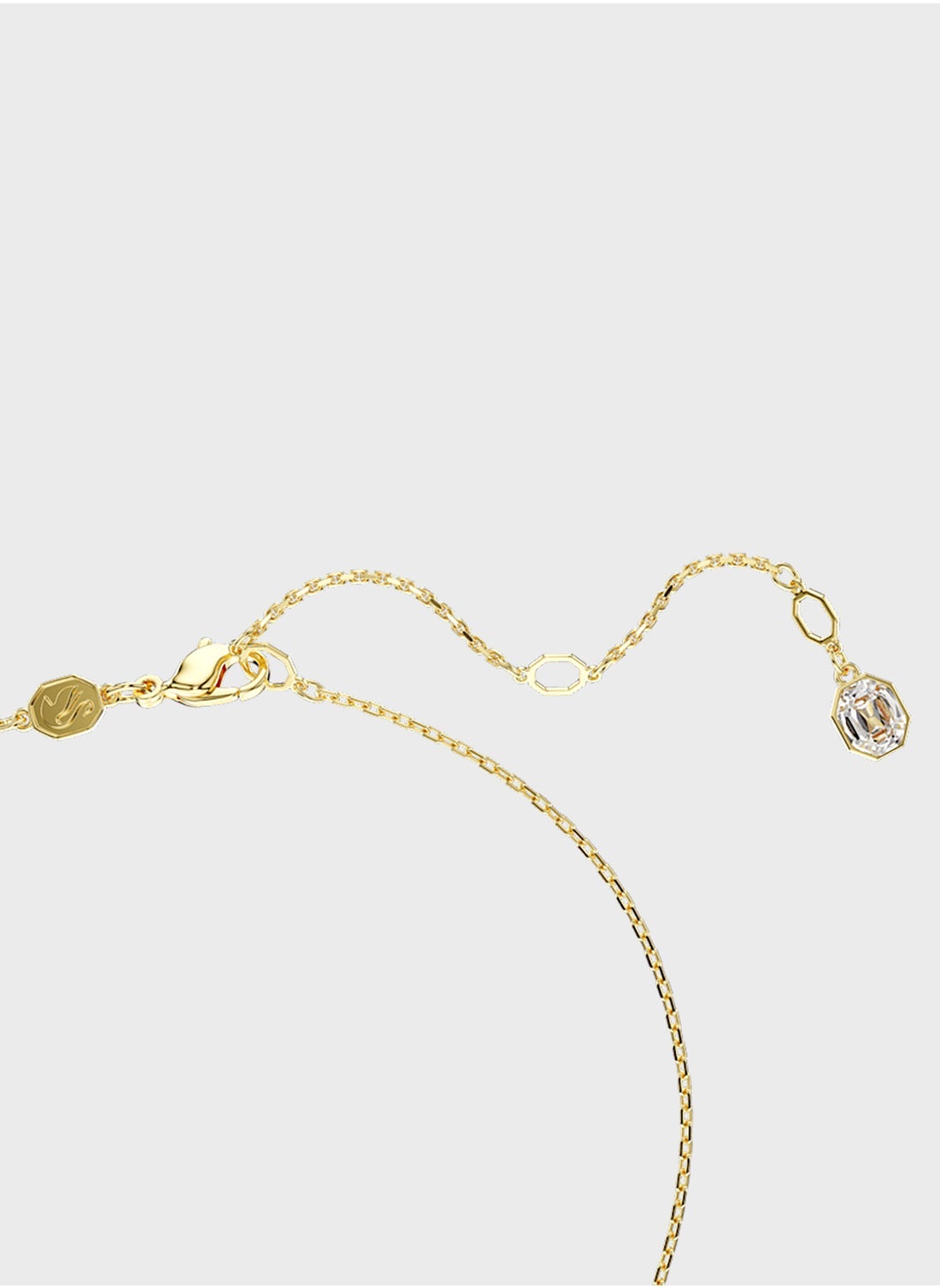 قلادة طويلة بتفاصيل معلقة