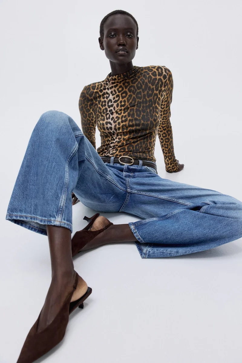 اتش اند ام بلوزة بقبة مرتفعة