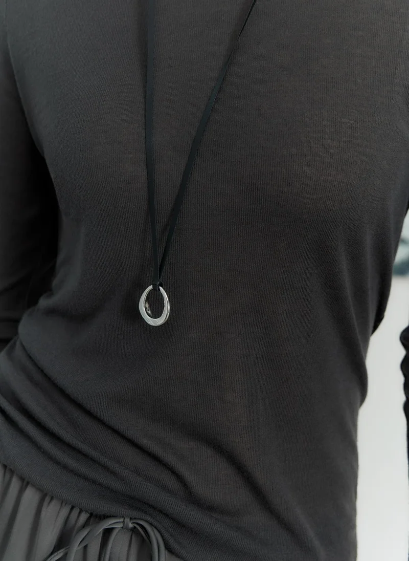 Lace necklace with metal pendant