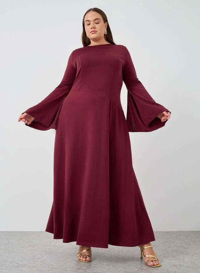 ستايلي فستان ماكسي طويل بأكمام طويلة سادة من Styli Plus Size