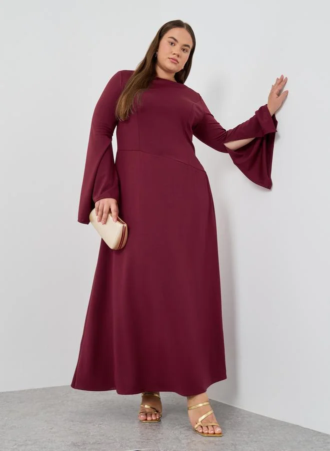 ستايلي فستان ماكسي طويل بأكمام طويلة سادة من Styli Plus Size