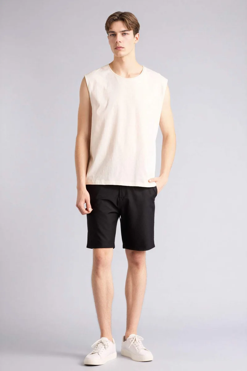 ديفاكتو Boxy Fit Crew Neck Sleeveless Tank Top