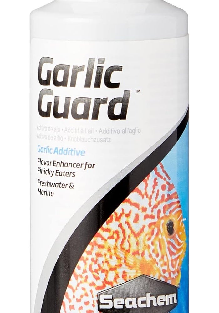 Seachem GarlicGuard - 100 mL (3.4 fl. oz) Garlic Additive for Freshwater and Marine Fish - Image 1