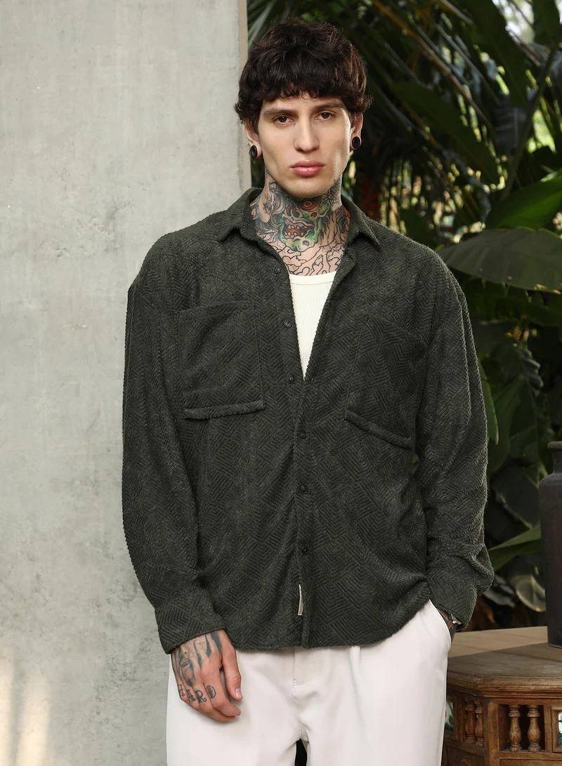 كامبوس سوترا قميص رجالي أخضر عشبي بياقة عادية وأكمام طويلة مريحة للاستخدام اليومي