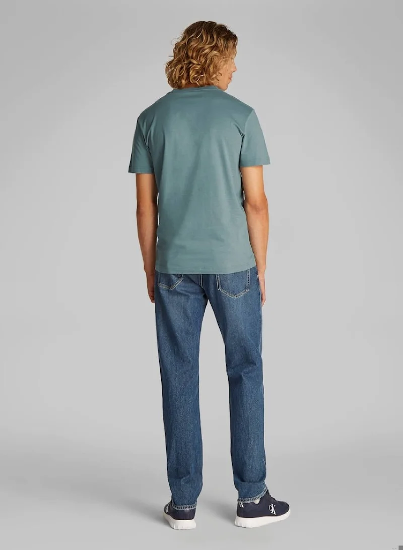 كالفن كلاين جينز تيشيرت بطبعة غرافيك