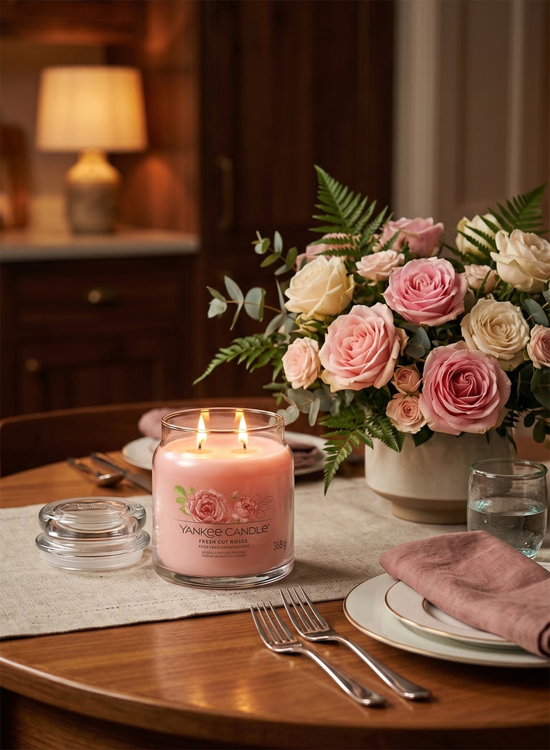 YANKEE CANDLE شمعة معطرة بتوقيع | شمعة في وعاء برائحة الورد الطازج مع فتيلين | شمعة طويلة الاحتراق من مزيج شمع الصويا | هدايا مثالية للنساء - Image 5