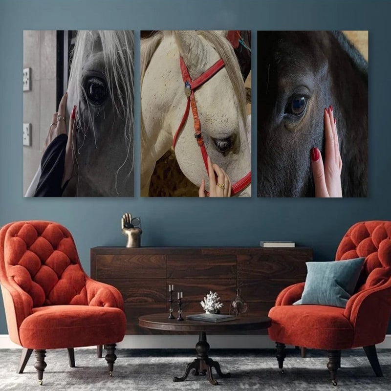ماركتنا ثلاث لوحات قماشية مودرن بتصميم احصنة مع برواز مجوف مقاس (120×60) ثلاث قطع - Image 1