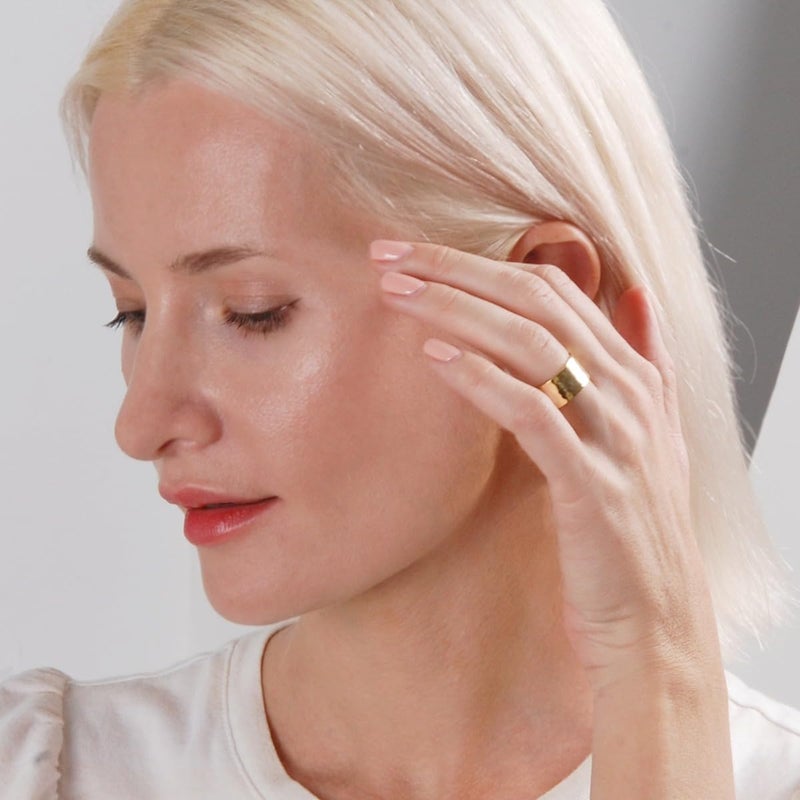 Humble Chic NY خاتم ذهب سميك - خواتم مطلية بالذهب عيار 18 للنساء، خاتم سميك بأسلوب بوهيمي، خاتم قابل للتكديس للإبهام أو الإصبع الأوسط، خواتم سميكة للنساء، مضادة للحساسية، لا تتأكسد - الحجم 8 - Image 2