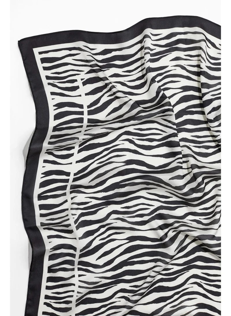 اتش اند ام Patterned scarf