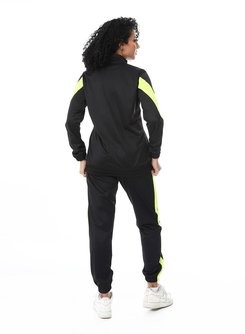 Caesar Women's two-piece sports tracksuit with a half neck and a zipper in the front - Image 3