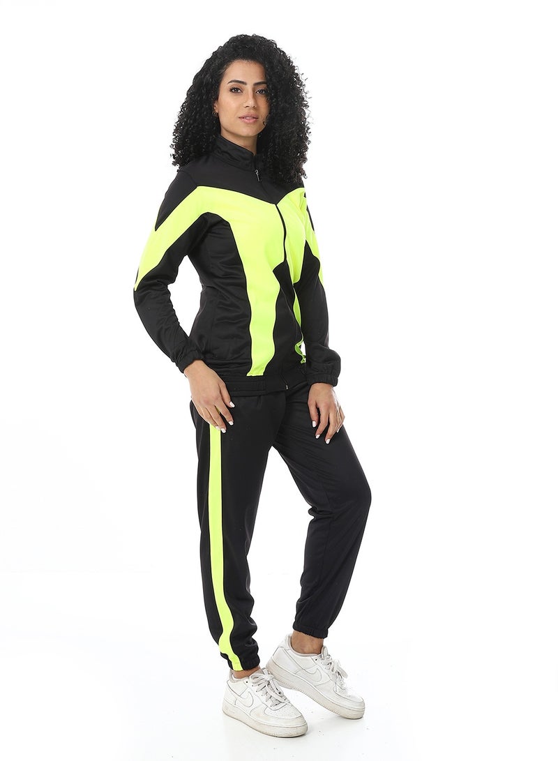 Caesar Women's two-piece sports tracksuit with a half neck and a zipper in the front - Image 2