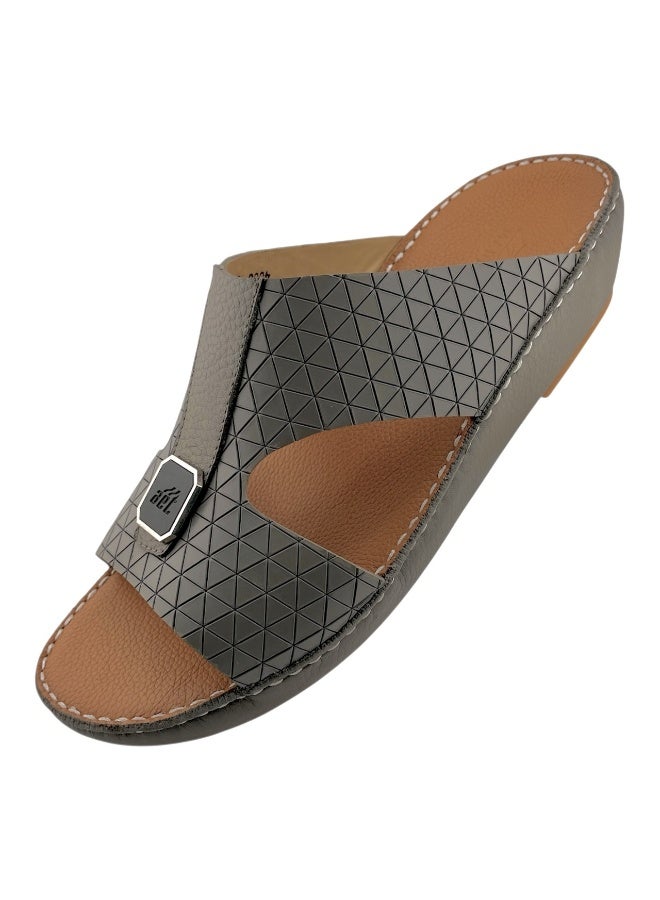 إيت شبشب AET للرجال | شبشب رجالي يومي | شبشب رجالي من جلد البقر العربي بالكامل بنقشة عربية وإبزيم | نعل داخلي بني | صندل عربي خارجي | مريح وخفيف الوزن - Image 4