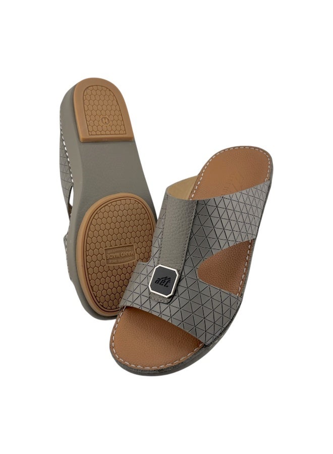 إيت شبشب AET للرجال | شبشب رجالي يومي | شبشب رجالي من جلد البقر العربي بالكامل بنقشة عربية وإبزيم | نعل داخلي بني | صندل عربي خارجي | مريح وخفيف الوزن - Image 2