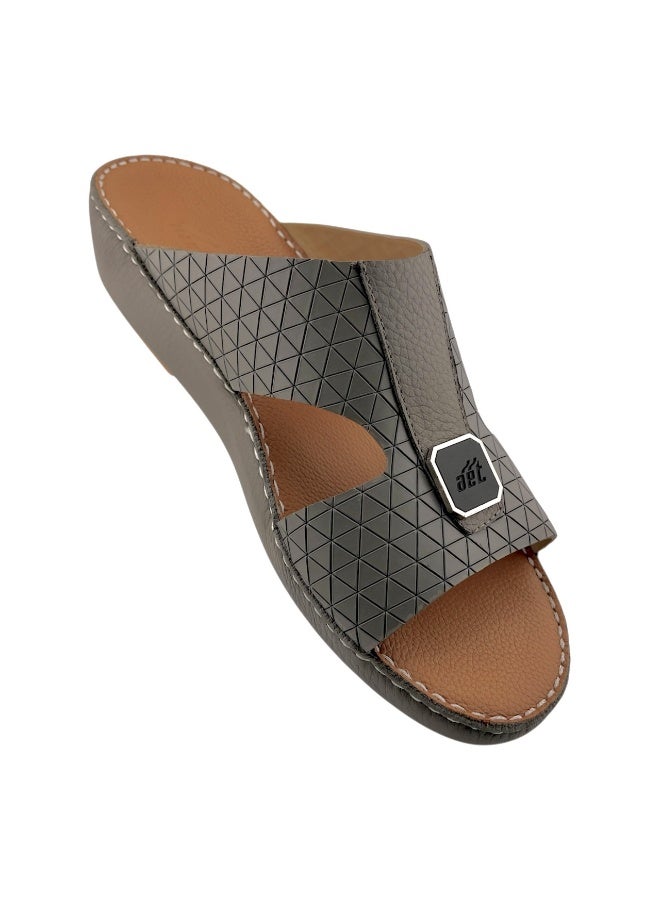 إيت شبشب AET للرجال | شبشب رجالي يومي | شبشب رجالي من جلد البقر العربي بالكامل بنقشة عربية وإبزيم | نعل داخلي بني | صندل عربي خارجي | مريح وخفيف الوزن - Image 3