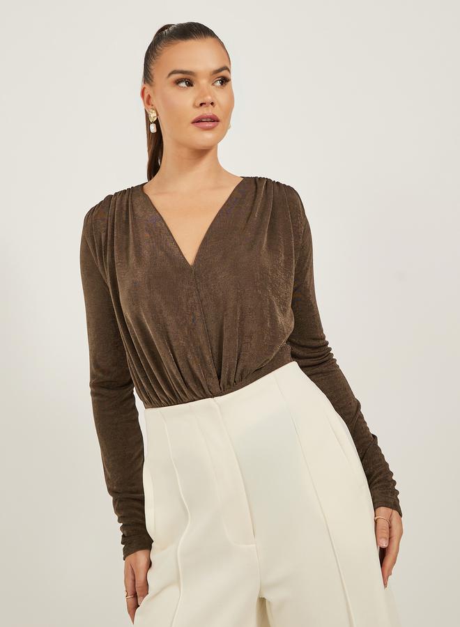 ستايلي بودي سوت بأكمام طويلة وتفاصيل مجمعة بلون موحد - Image 3