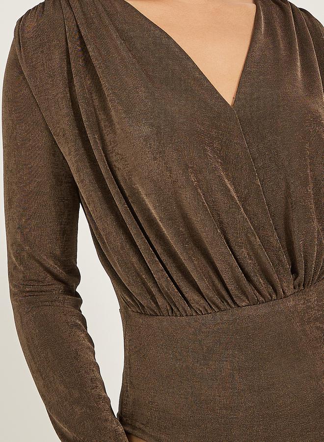 ستايلي بودي سوت بأكمام طويلة وتفاصيل مجمعة بلون موحد - Image 4