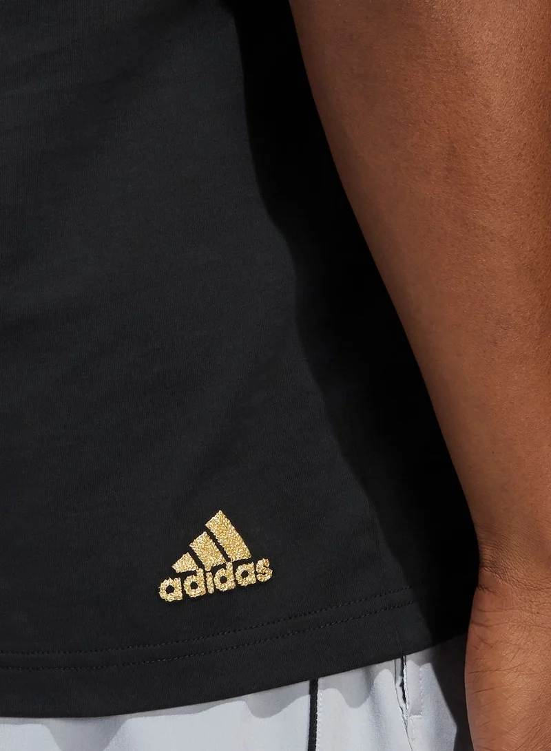 adidas تيشيرت بطبعة كتابة