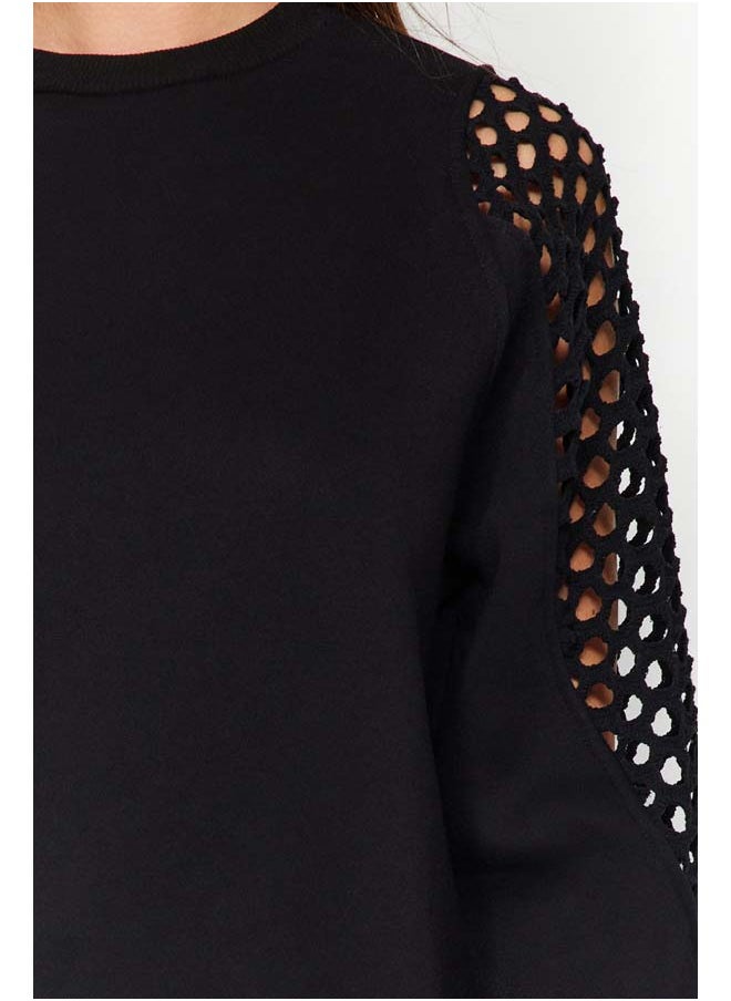 trendyol Black Mesh Detailed Thick Fleece Regular/Normal Fit Knitted Sweatshirt TWOAW24SW00134  - Image 4