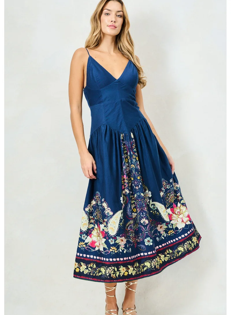 هوب اند ايفي فستان ميدي بياقة على شكل حرف  وخصر منسدل مطبوع