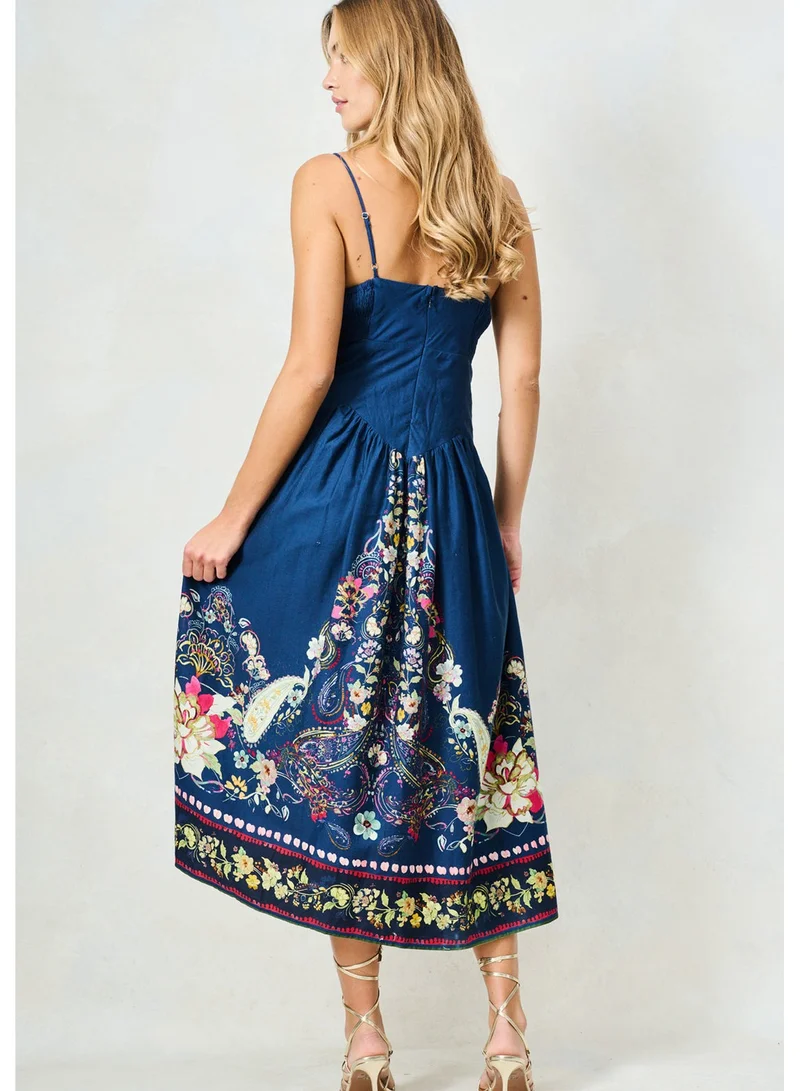 هوب اند ايفي فستان ميدي بياقة على شكل حرف  وخصر منسدل مطبوع