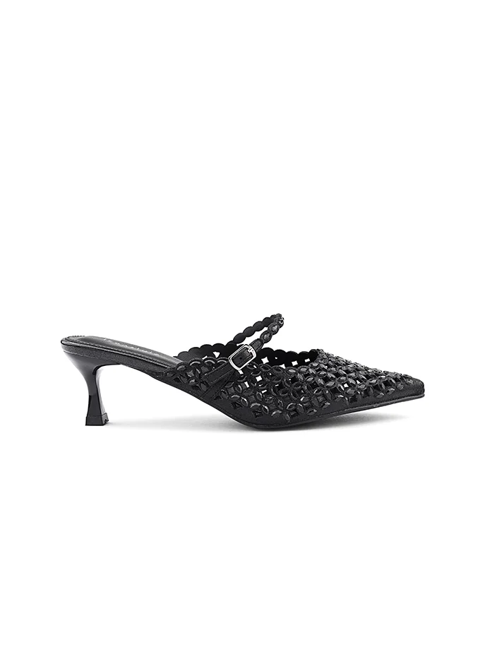 أيقون Classic Mary Jane heel Shoes with a stylish two-tone finish.