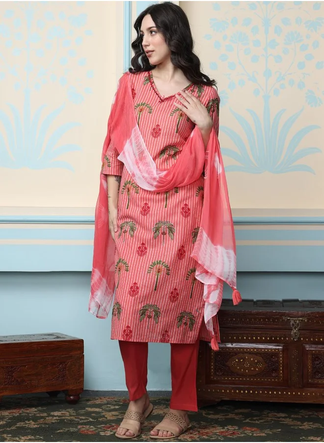 آي شين Straight Fit Printed Pattern Round Neck Three-Quarter Sleeves Coral Colour Woven Cotton Kurta Set for Women with Semi Elastic Closure - Elevate Your Fashion Game