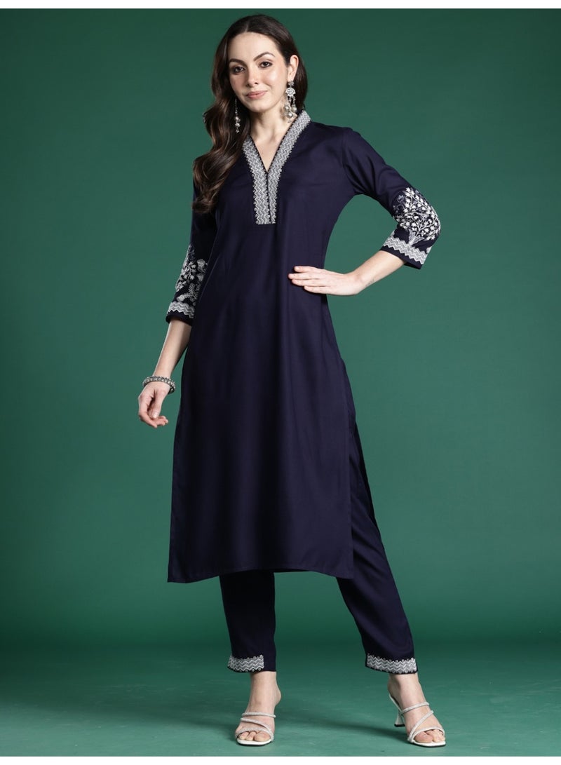Ameya Blue-embroidered-straight-kurta-trouser-set - Image 3