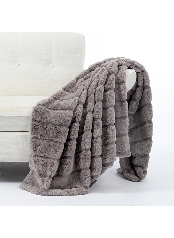 Faux Fur Throw Blanket for Couch, Cozy Soft Plush Thick Winter Blanket for Sofa Bedroom Living Room, 50 * 60 Inches Grey - pzsku/Z2B37D8839E063612BC13Z/45/_/1726129488/a6864ab9-f4a1-4239-ad07-579d8762507a