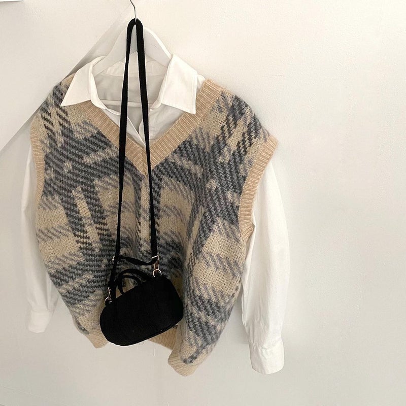 European Station Autumn and Winter 2022 New Fashion Retro Plaid V-neck Sweater Vest Trendy Womens Cross-border Womens Clothing Black