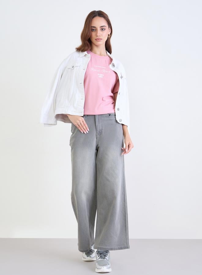 ستايلي تيشيرت بقصة بوكسي وتفاصيل مُطرّزة - Image 2