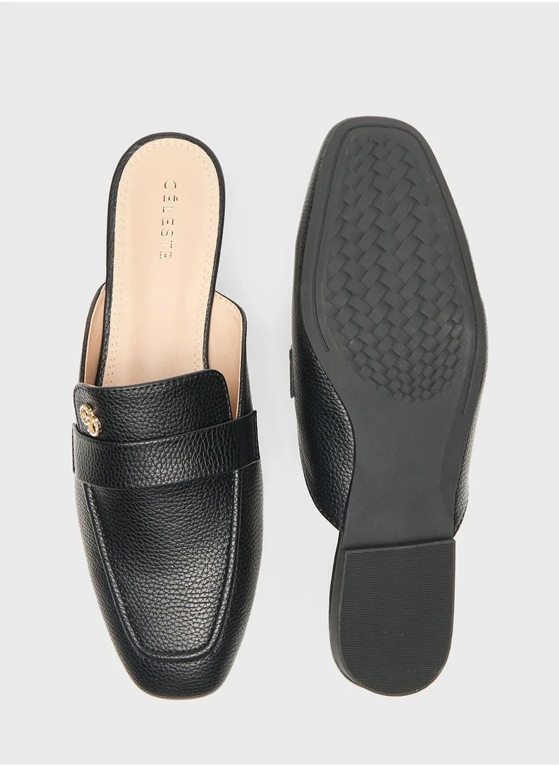 سيليست Wide Toe Slip Ons