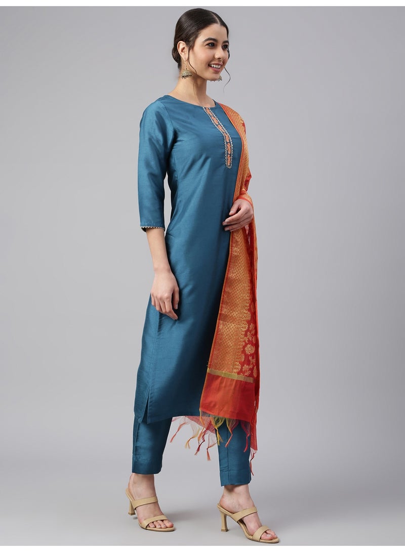 طقم كورتا وبنطلون من ملكة جمال نور الهندية العرقية مع دوباتا بناراسي  - Image 4