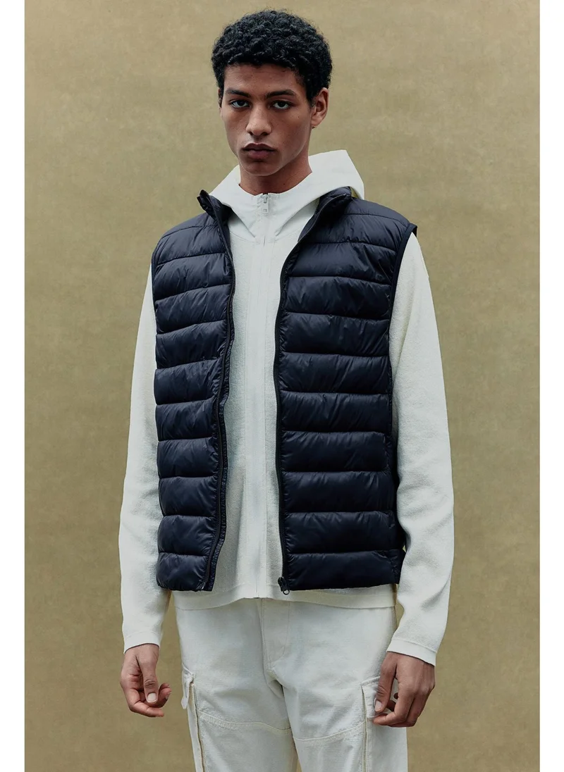 اتش اند ام Slim Fit Water-repellent puffer gilet