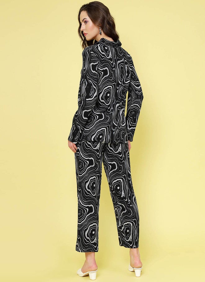 PlusS قميص وسروال مطبوع بتصميم تجريدي باللونين الأسود والرمادي للنساء - Image 4