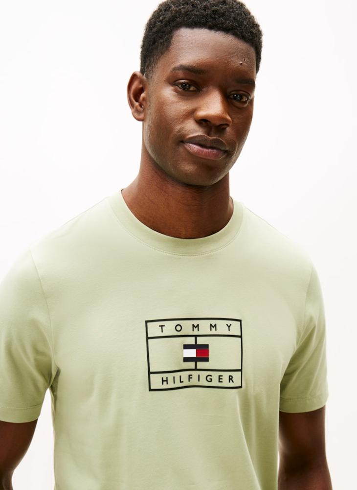 تومي هيلفيغر تيشيرت بقصة عادية بطبعة جرافيك - Image 3