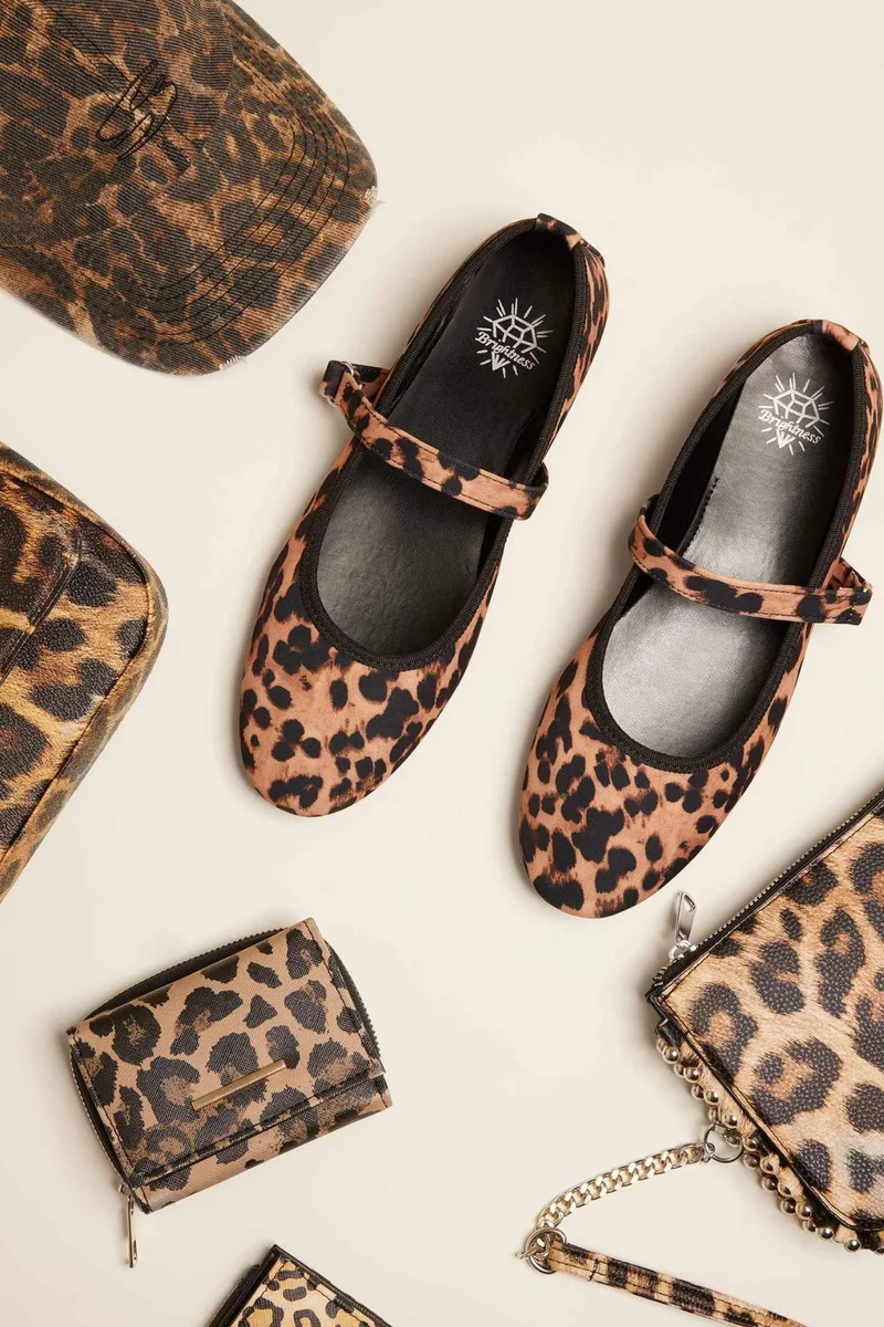 ديفاكتو Woman Leopard Patterned Single Strap Ballerina Flat Shoes