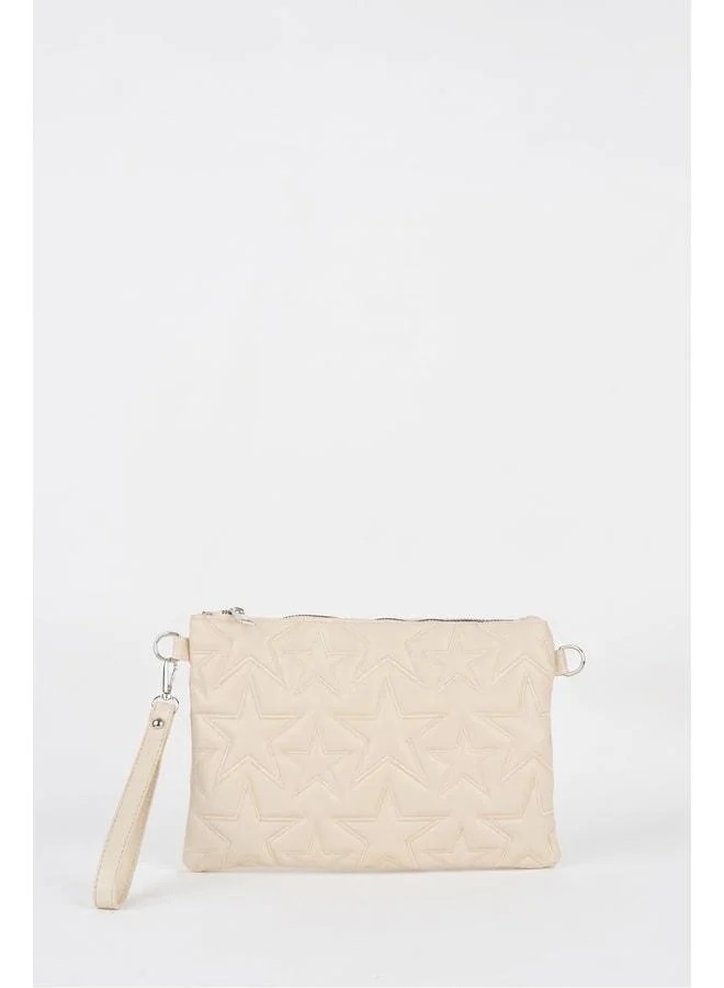 فيفاك محفظة يد وClutch للنساء باللون الكريم مع نجمة مطرزة وحزام معلق من الجلد الصناعي.