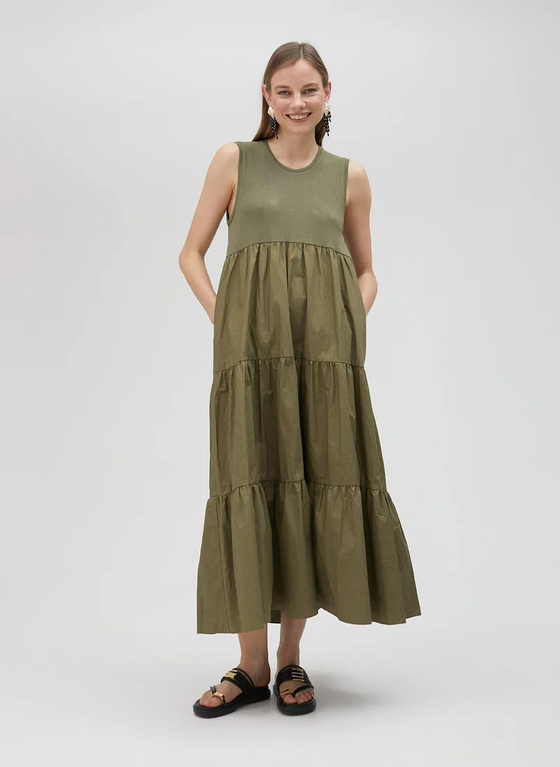 لولا كساديمونت فستان طويل بحمالات