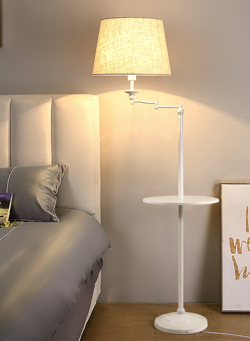 شاربدو مصباح أرضي LED بجانب السرير مع صينية مصباح طاولة قابل للتدوير حديث مجاني ضوء دافئ مصباح أرضي يعمل بالتحكم عن بعد مع طاولة لغرفة النوم وغرفة المعيشة والدراسة باللون الأبيض 28x30x158 سم - Image 1