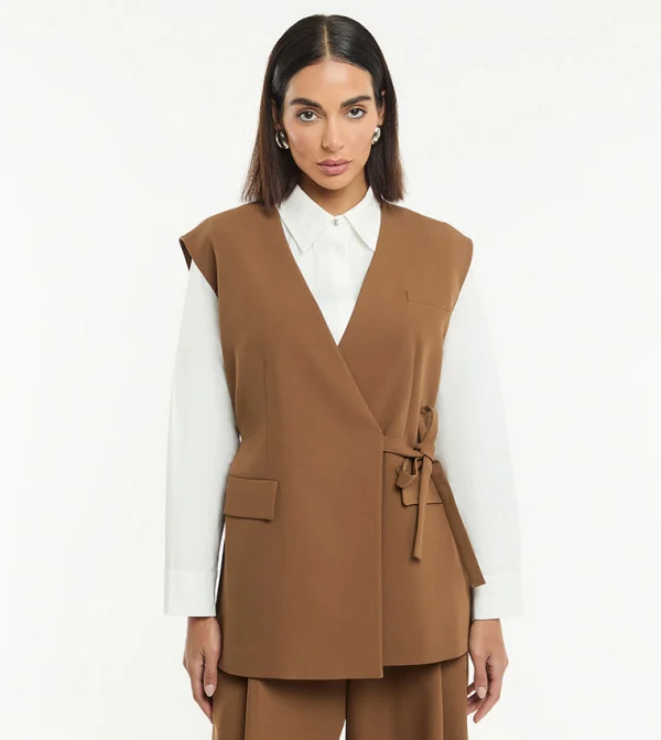 BCBG SLEEVELESS OVERSIZED WRAP VEST