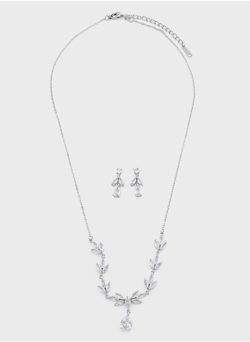 Embellished Pendant Necklace & Earrings Set - pzsku/Z2B52F2E8C2C407E5E21DZ/45/_/1718986691/fb42bfc5-cf34-4e60-85fb-77bb61fb0e75