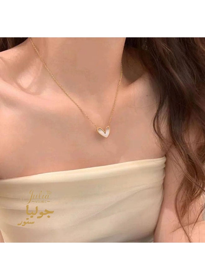 جوليا ستور قلادة على شكل قلب صغير من الفولاذ المقاوم للصدأ مطلية بالذهب عيار 18 قيراطًا ومطلية بالمينا العتيقة - Image 2