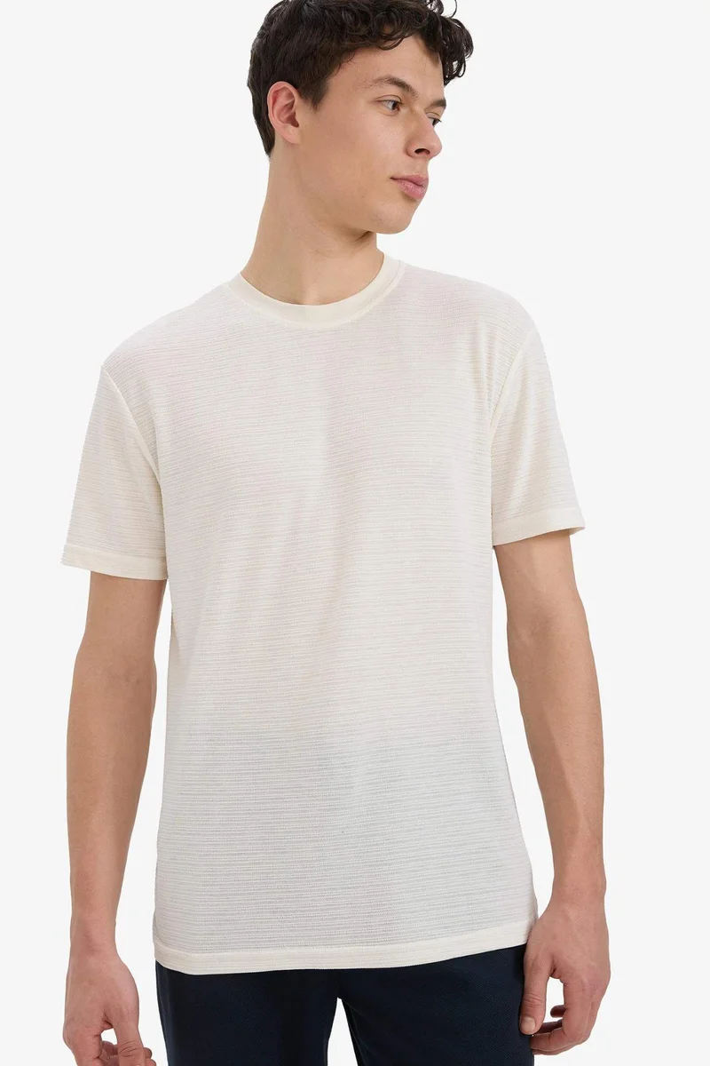 ديفاكتو New Regular Fit Crew Neck Short Sleeve T-Shirt
