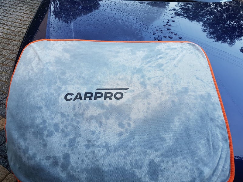 CARPRO DHydrate Drying Towel: Car Wash Towel for Spotless Shine, Microfiber Edge, Lint & Tag Free, Cleaning Cloth - 20" x 20" (Pack of 1) - Image 4